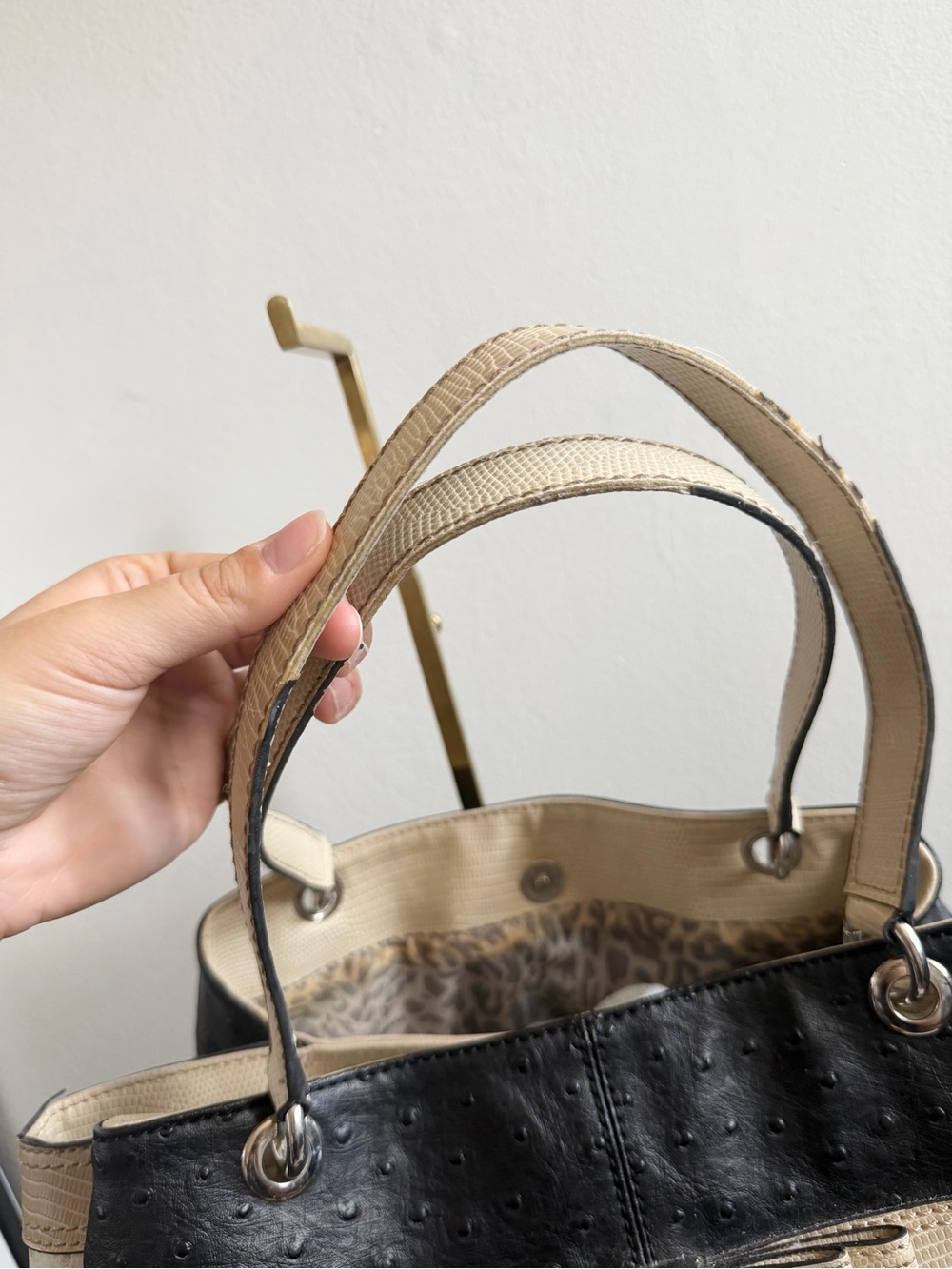 Vintage Y2K Guess Shoulder Bag Purse Cream Black Faux Ostrich Bow Rhinestone - Picture 7 of 11